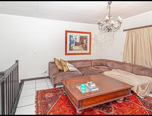 3 BEDROOM APARTMENT FOR SALE IN SUNNINGHILL